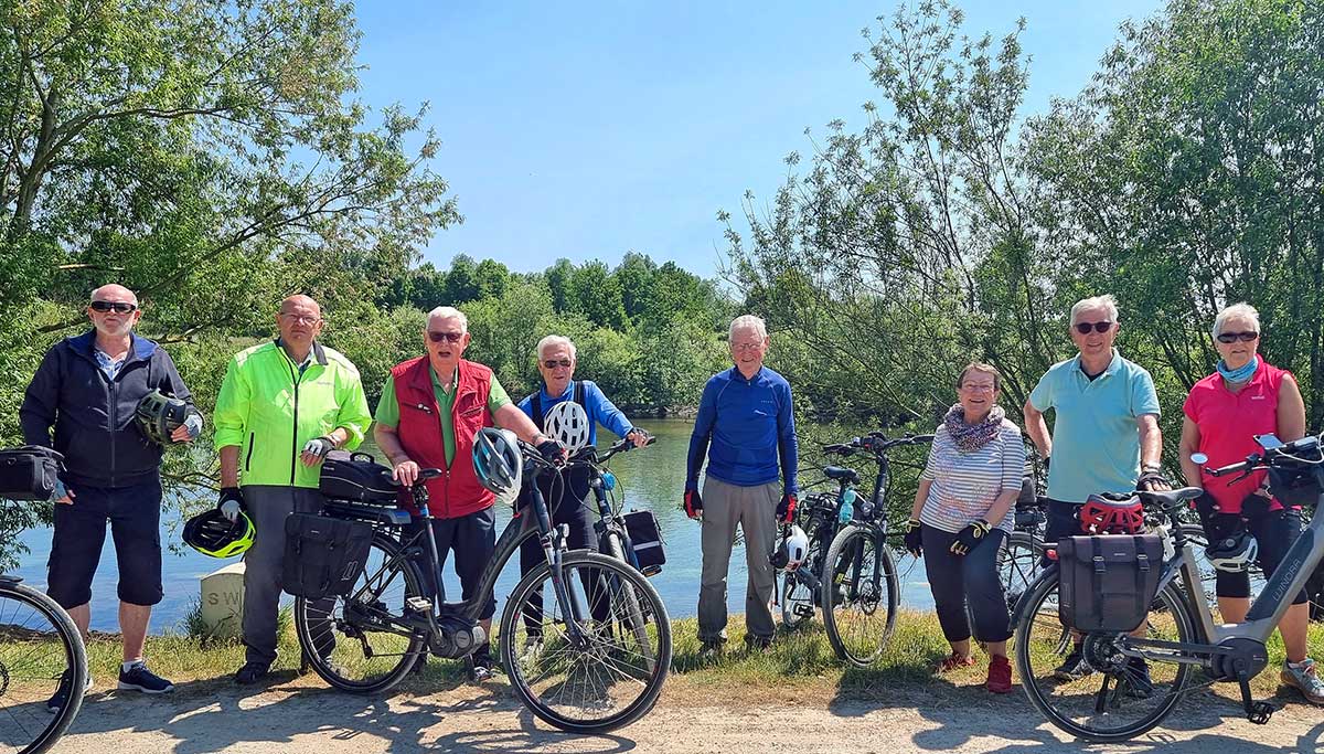 Radler Rasteten Auf Der Seeterrasse Des Strandbads Alberssee