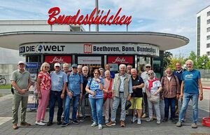 Personengruppe am Bundesbüdchen in Bonn